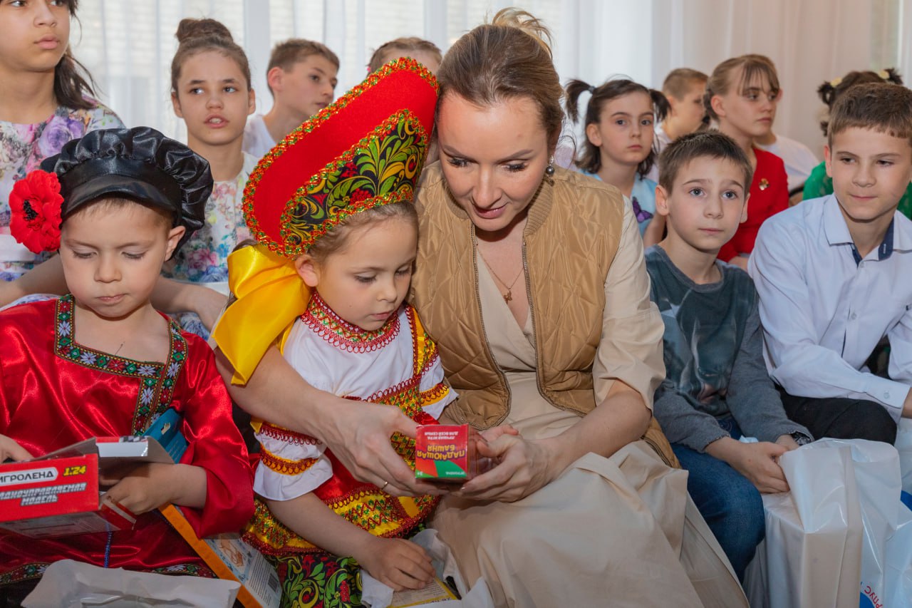 Мария Львова-Белова посетила детские соцучреждения в Луганске, Алчевске и  Перевальске | 20.04.2024 | Луганск - БезФормата